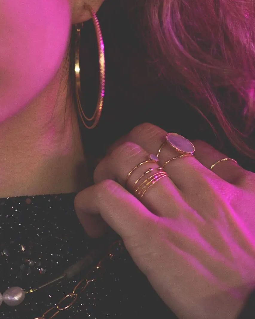 gauhart bijoux bague jaipur doré ajustable pierre cabochon nacre blanche portée