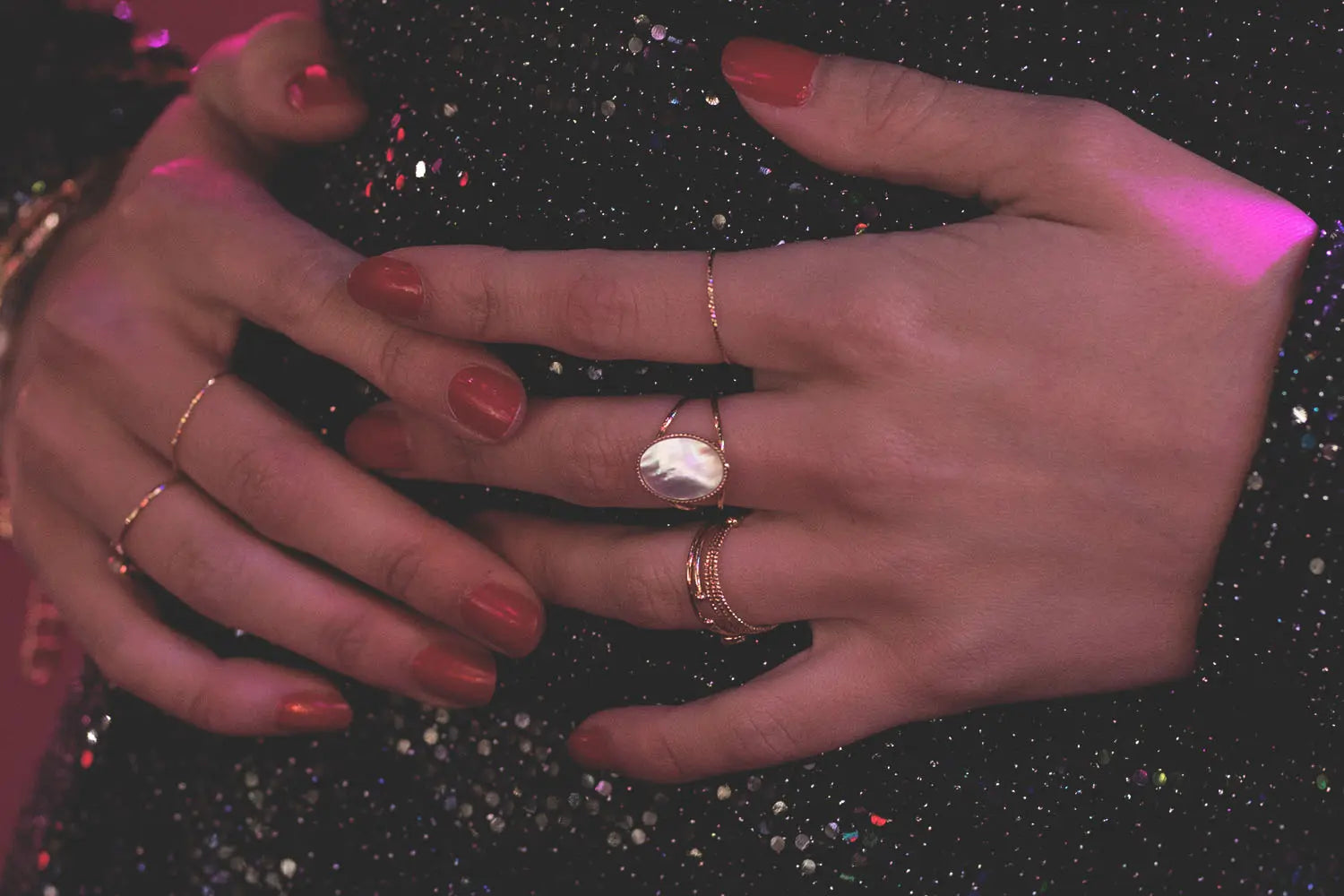 gauhart bijoux bague jaipur doré ajustable pierre cabochon nacre portée