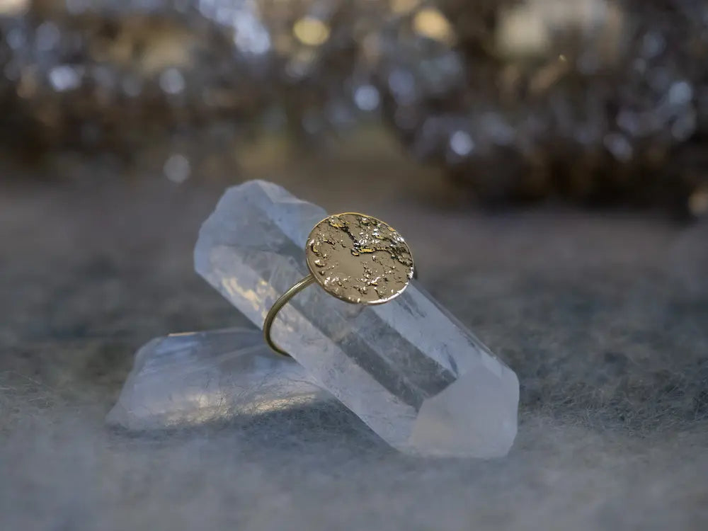 gauhart bijoux bague imane doré ajustable pampille ronde martelée à la main