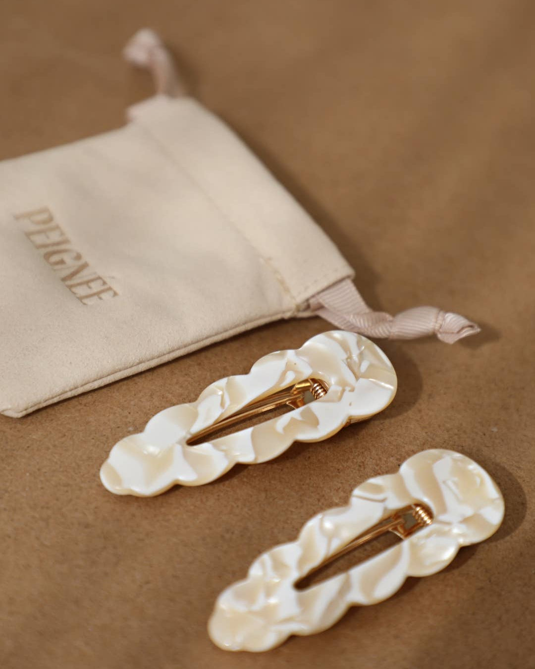 Paire de barrettes cheveux signature ivoire marbré – accessoires coiffure femme