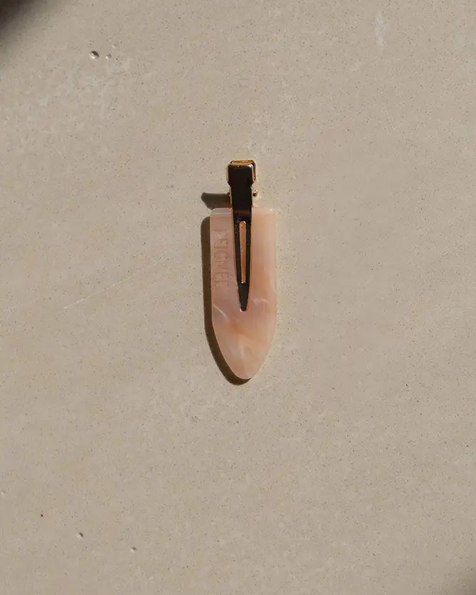 Barrette maquillage Montmartre rose clair marbré – élégante et résistante à l’eau