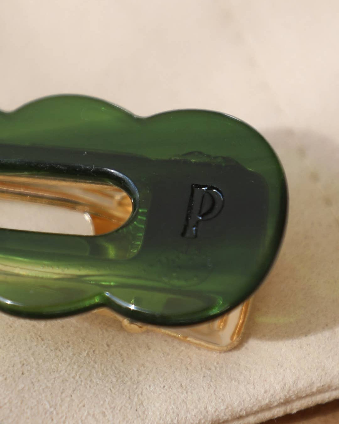 Barrettes signature vert émeraude en acétate avec pince dorée
