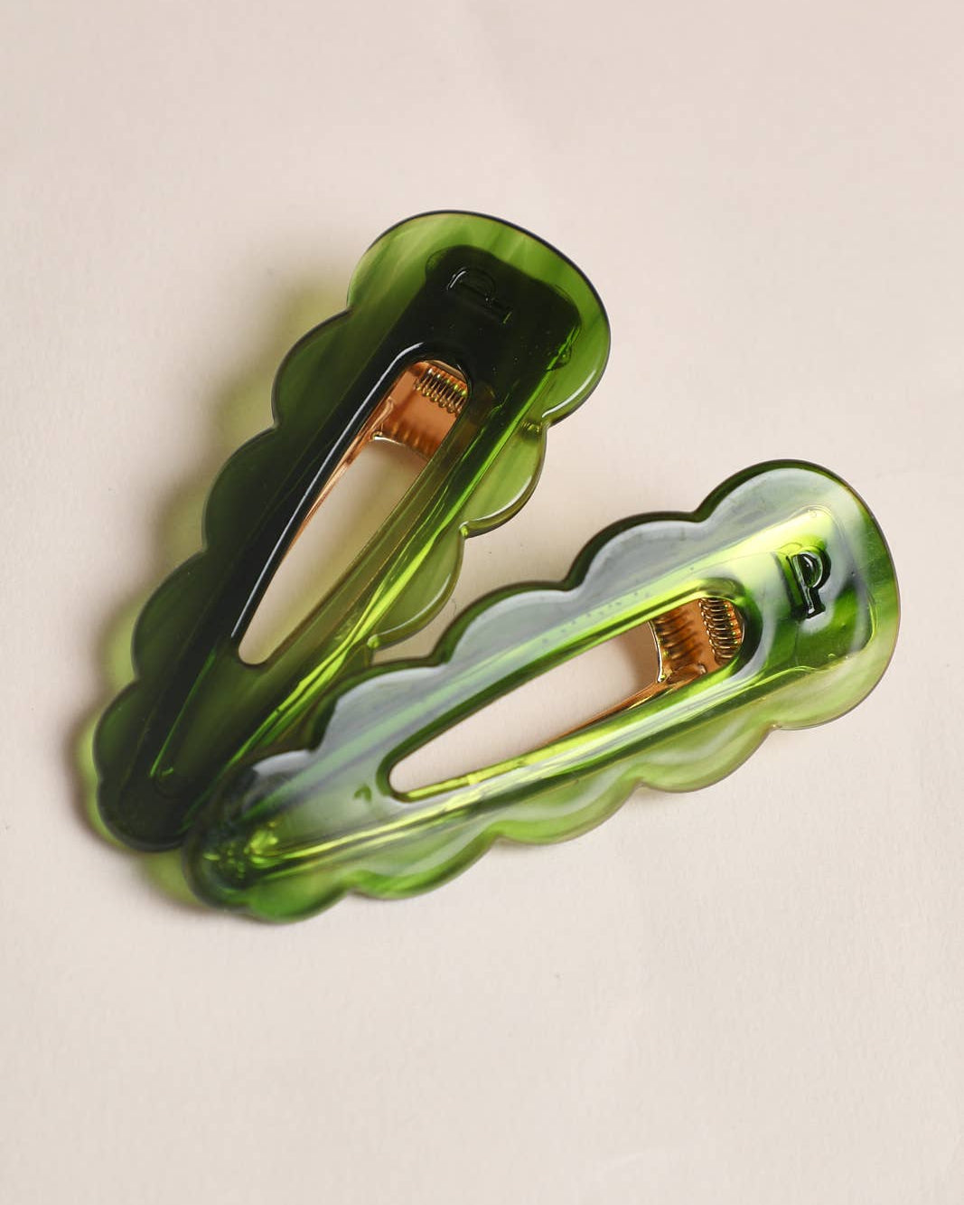 Paire de barrettes cheveux signature vert émeraude – élégantes et résistantes