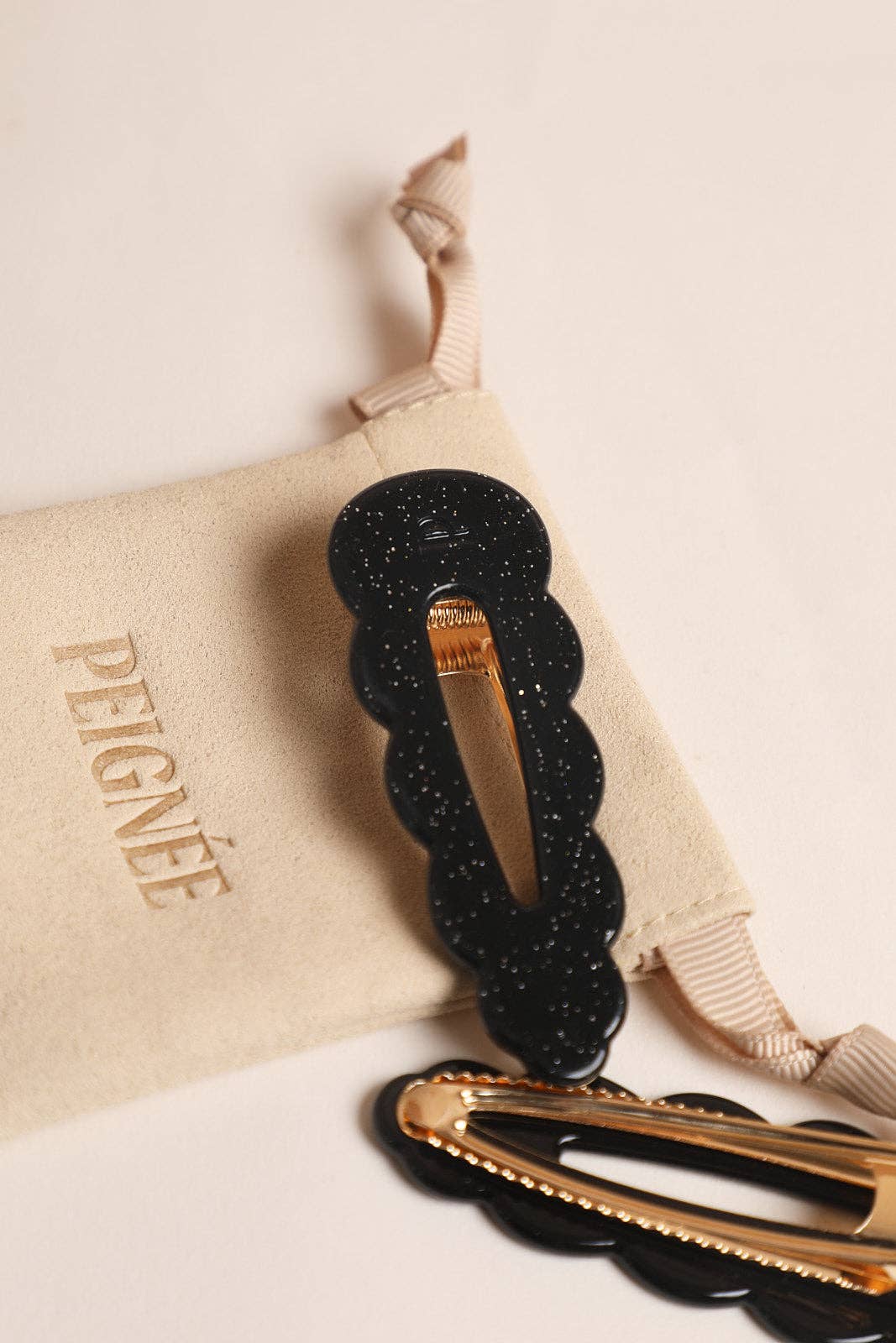 Barrette noire pailletée sur pochon – accessoire de soirée Gauhart Bijoux