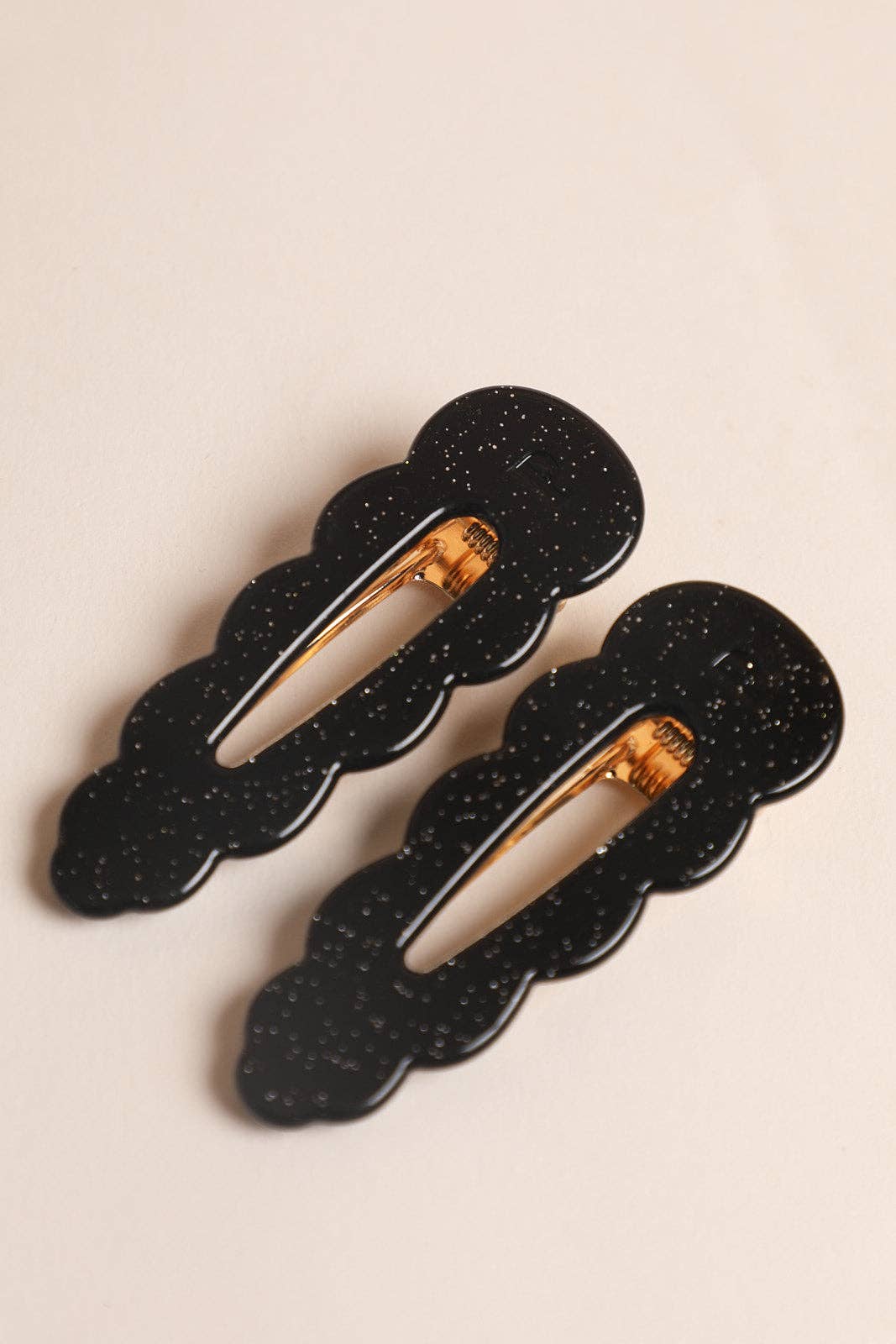 paire de barrettes noires pailletées – accessoire cheveux de fête