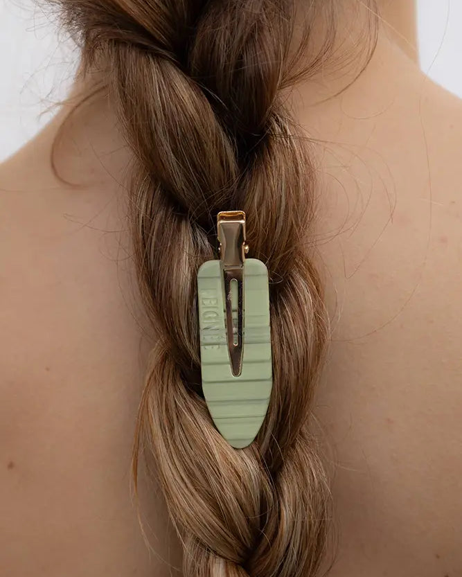 Barrette cheveux sauge vert clair coiffure tresse élégante