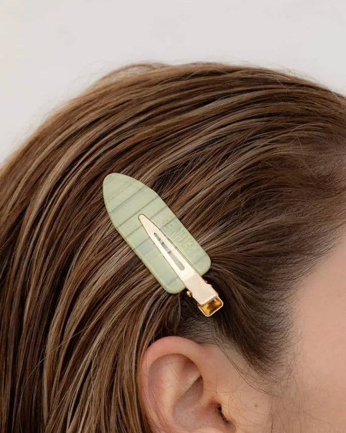 Barrette maquillage sauge vert clair accessoire coiffure femme