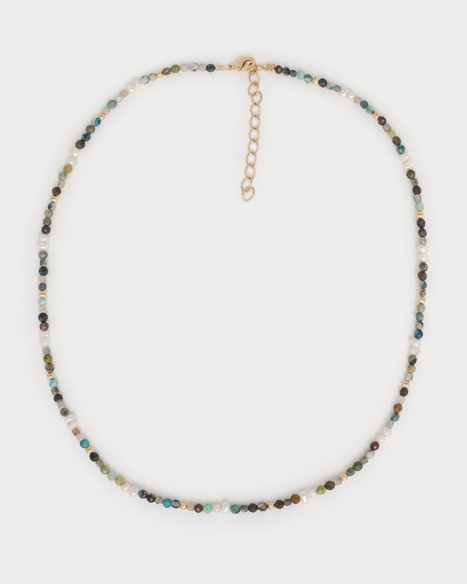 Collier Neerja en tourmaline, perles de culture et turquoise sur chaîne fine plaquée or, bijou fait main par Gauhart.