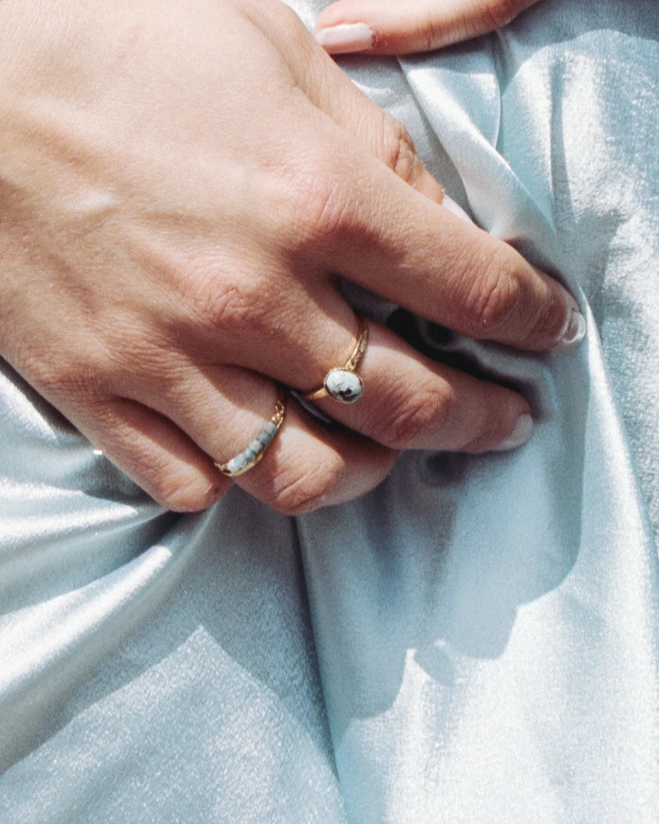 bague travaillée avec cabochon de turquoise