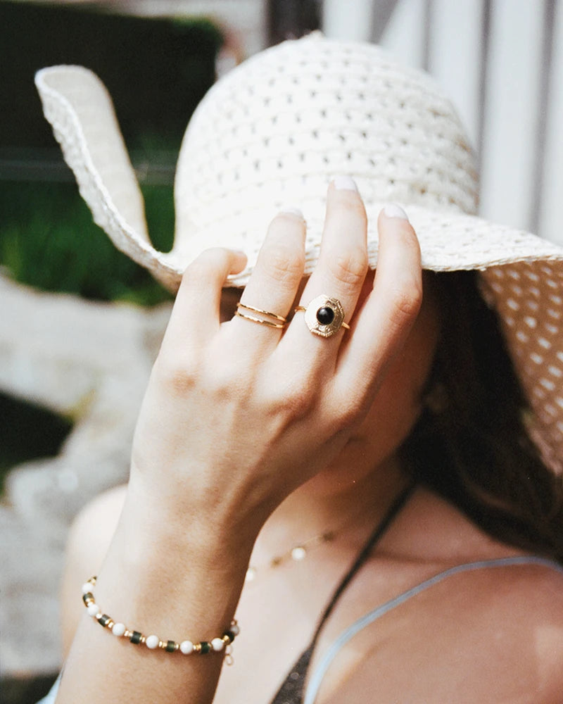 bague tika portée avec onyx noir