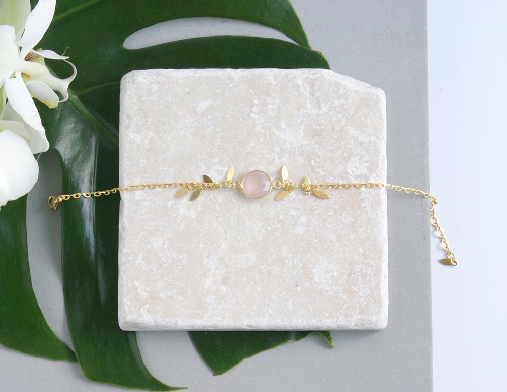 gauhart-bracelet-bali-calcedoine-rose-pampille-or-dore