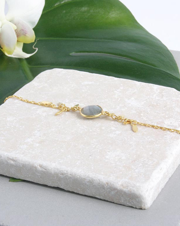 gauhart-bracelet-bali-labradorite-gris-pampille-or-dore