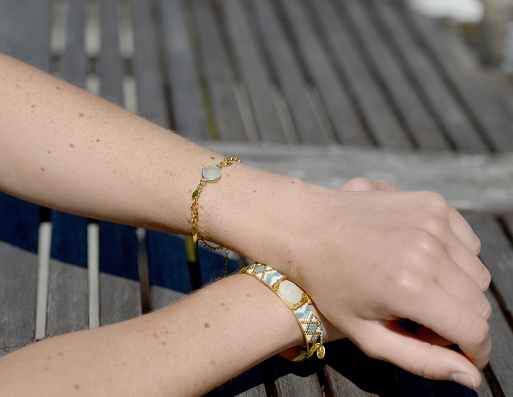 gauhart-bracelet-bali-calcedoine-bleu-pampille-or-dore