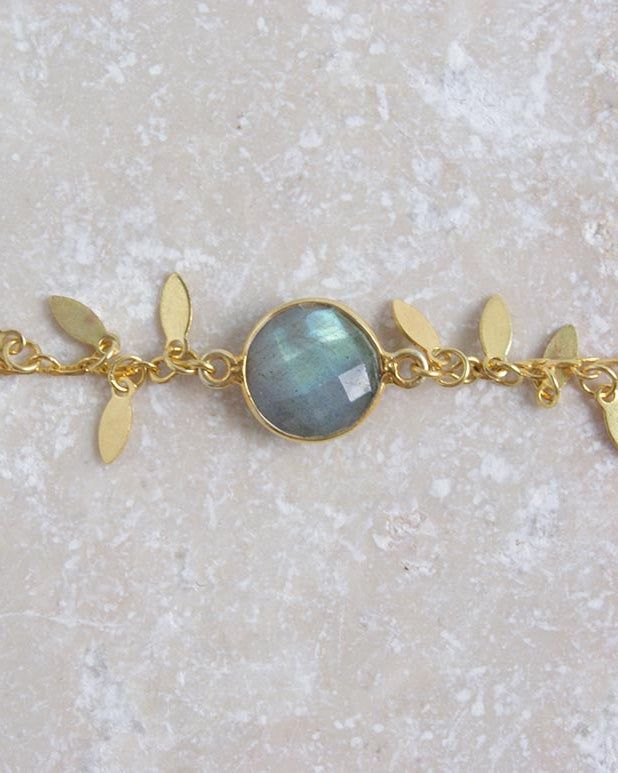 gauhart-bracelet-bali-labradorite-gris-pampille-or-dore