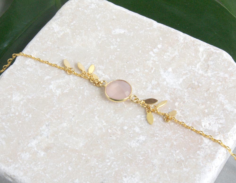 gauhart-bracelet-bali-calcedoine-rose-pampille-or-dore