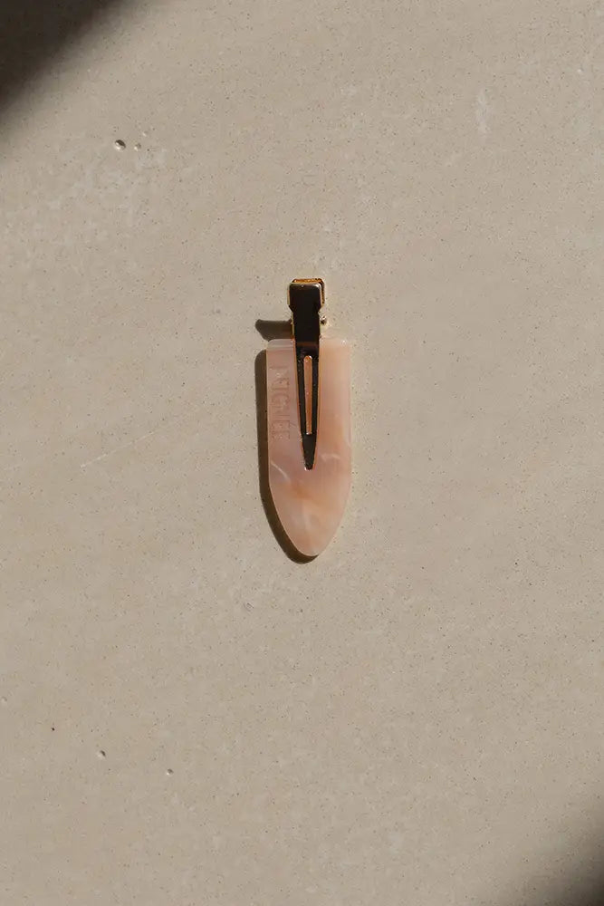 Barrette maquillage Montmartre rose clair marbré – élégante et résistante à l’eau