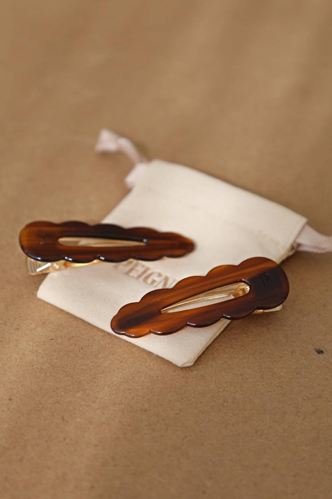 Paire de barrettes cheveux femme Ébène brun marbré avec pince dorée – accessoires coiffure