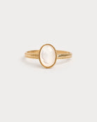 bague avec pierre sertie ovale en nacre