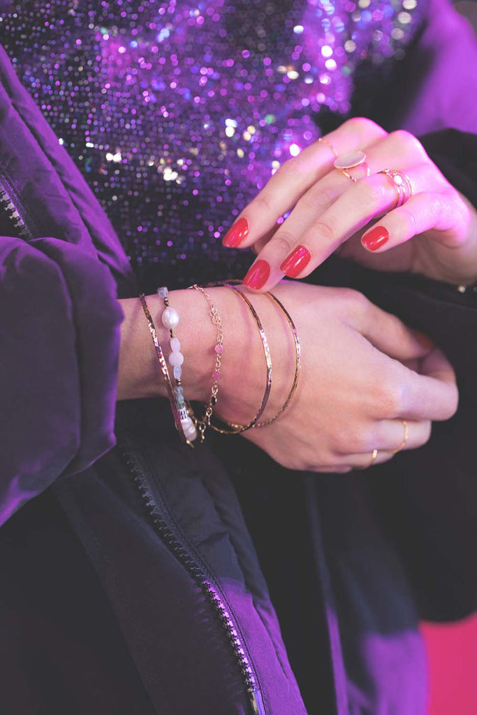 Bracelet-Suna-jonc-fin-martelé-or-rouen-gauhart-hira