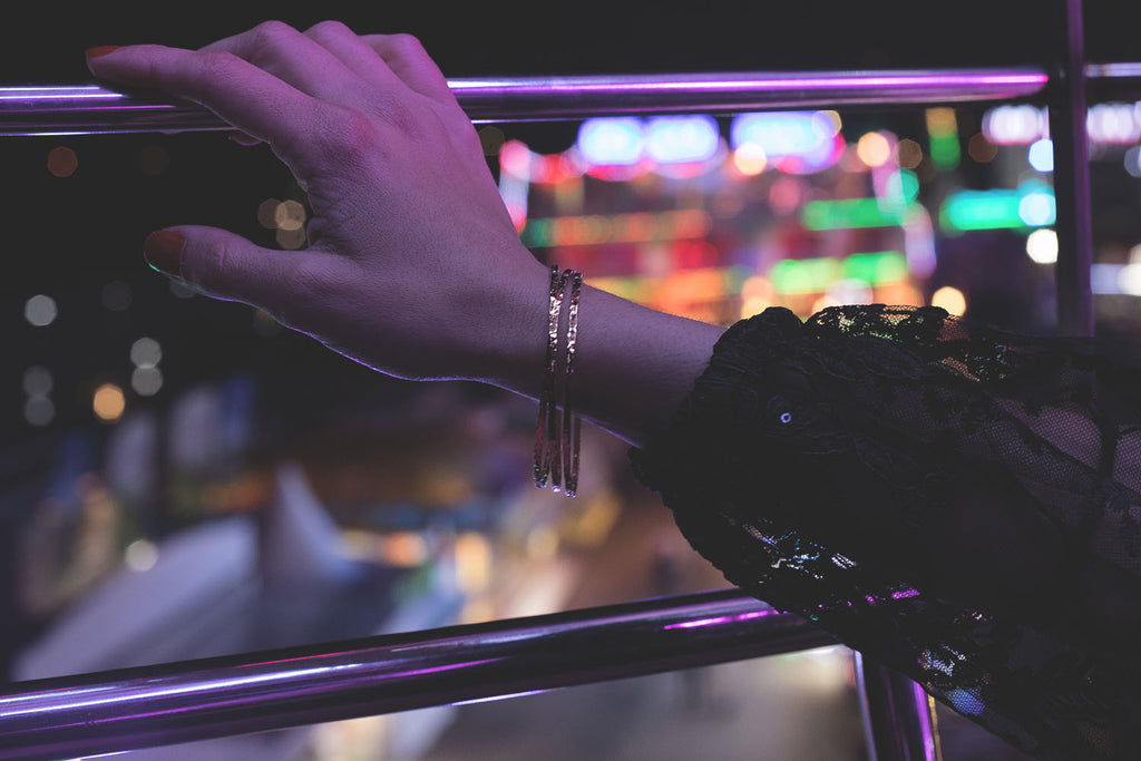 Bracelet-Suna-jonc-fin-martelé-or-rouen-gauhart-hira